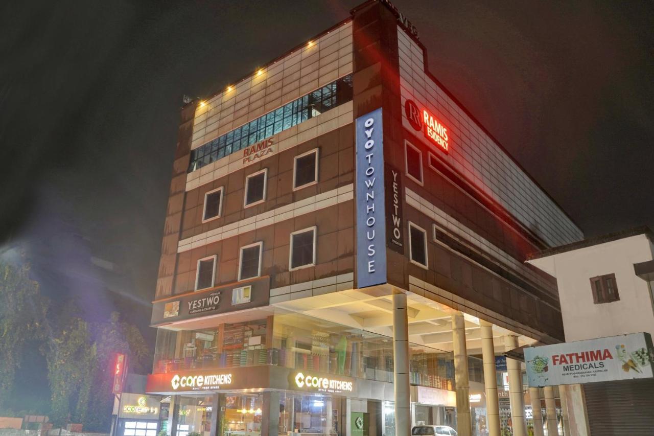 מלון Tullipurmbu Oyo Townhouse 1070 Ramis Plaza מראה חיצוני תמונה