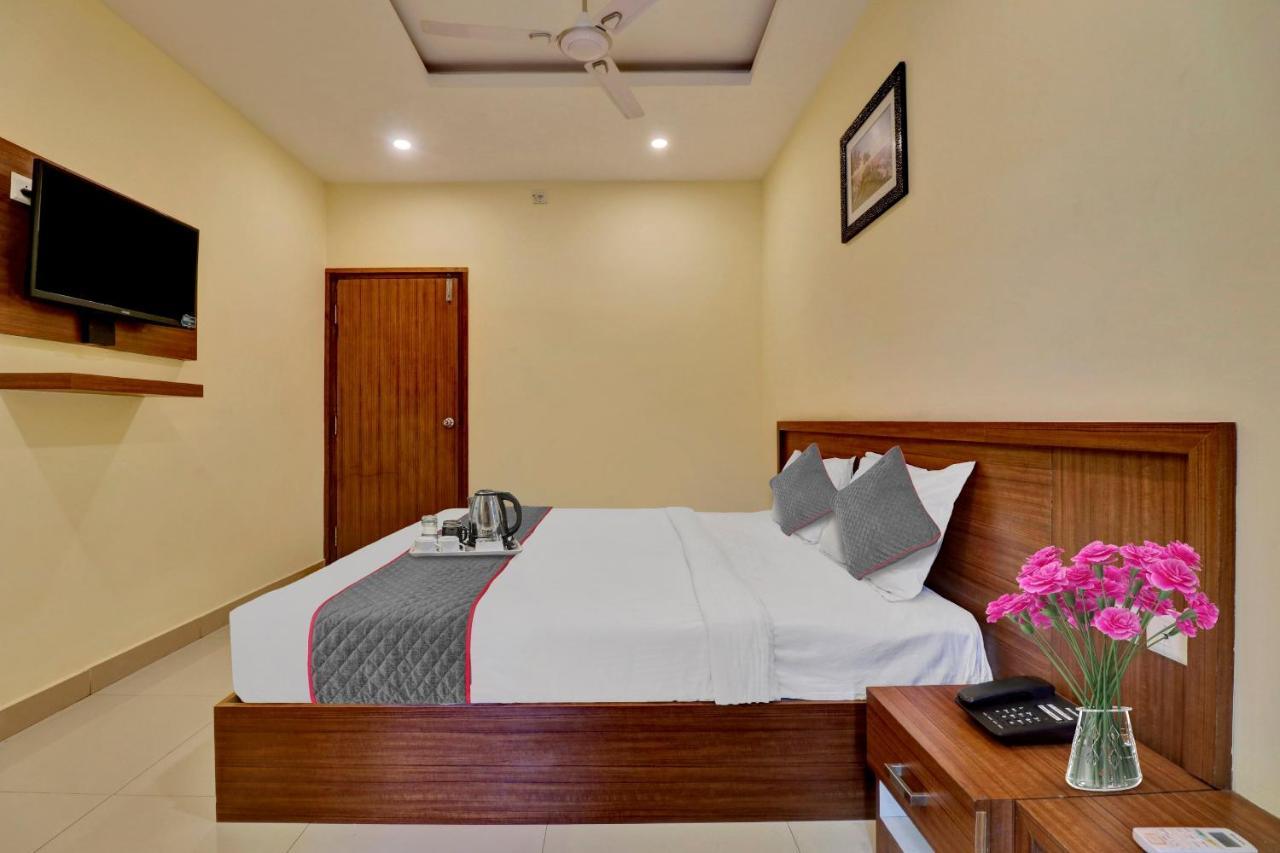 מלון Tullipurmbu Oyo Townhouse 1070 Ramis Plaza מראה חיצוני תמונה